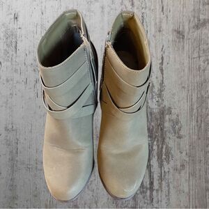 Charlotte Russe Womens Olive Bootie Size 9